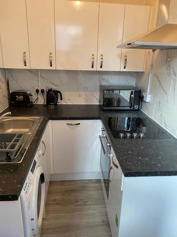 Excellent And Amazing Apartment With Private Parking Gillingham  Exterior foto